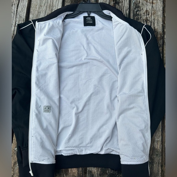 Nike Men’s Large Full Zip Long Sleeve Athletic Jacket. Black & White Large - Picture 4 of 8
